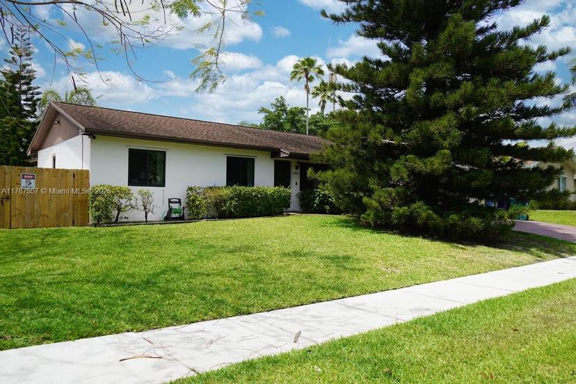 Picture of 19612 SW 87Th Pl, Cutler Bay FL 33157