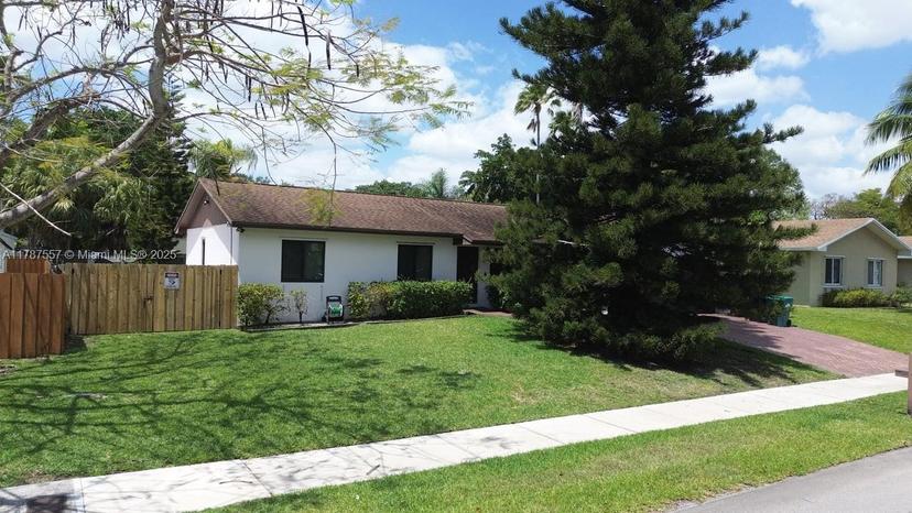 Picture of 19612 SW 87Th Pl, Cutler Bay FL 33157