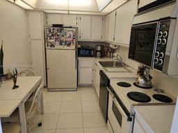 Picture of 20515 E Country Club Dr # 646, Aventura, FL 33180