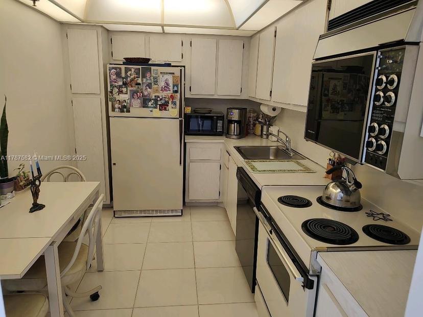 Picture of 20515 E Country Club Dr # 646, Aventura FL 33180