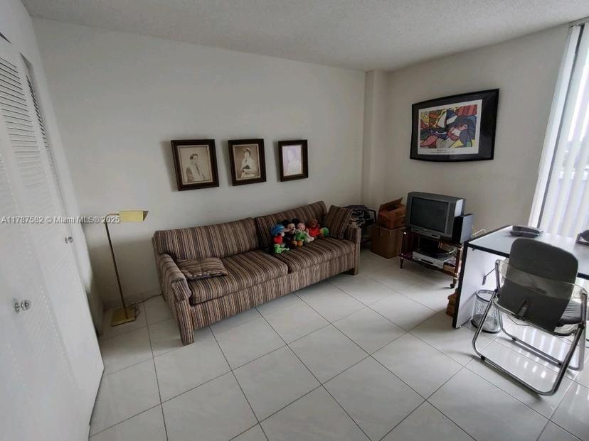 Picture of 20515 E Country Club Dr # 646, Aventura FL 33180