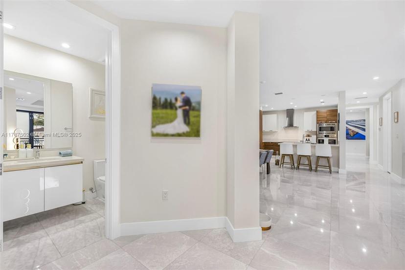 Picture of 718 Valencia Ave # 206, Coral Gables FL 33134
