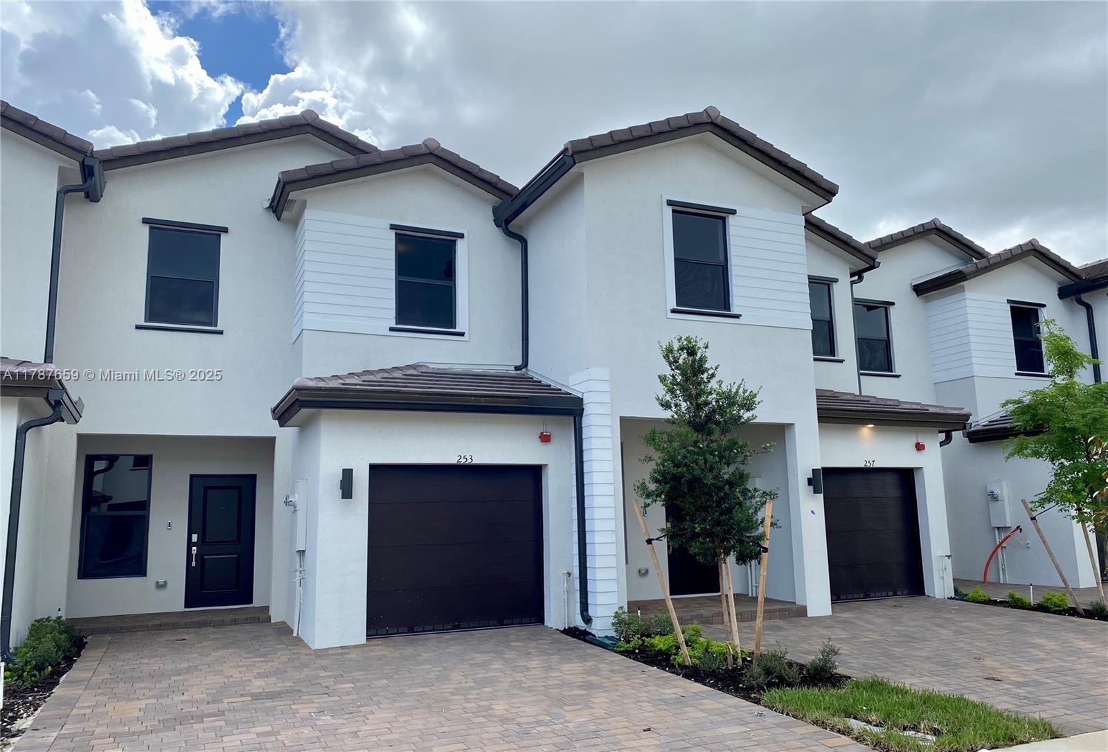 Picture of 253 SW 159Th Way, Pembroke Pines, FL 33027