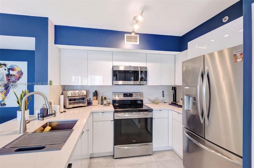 Picture of 1155 Brickell Bay Dr # 403, Miami FL 33131