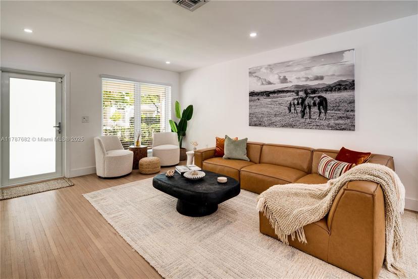 Picture of 708 Majorca Ave, Coral Gables FL 33134