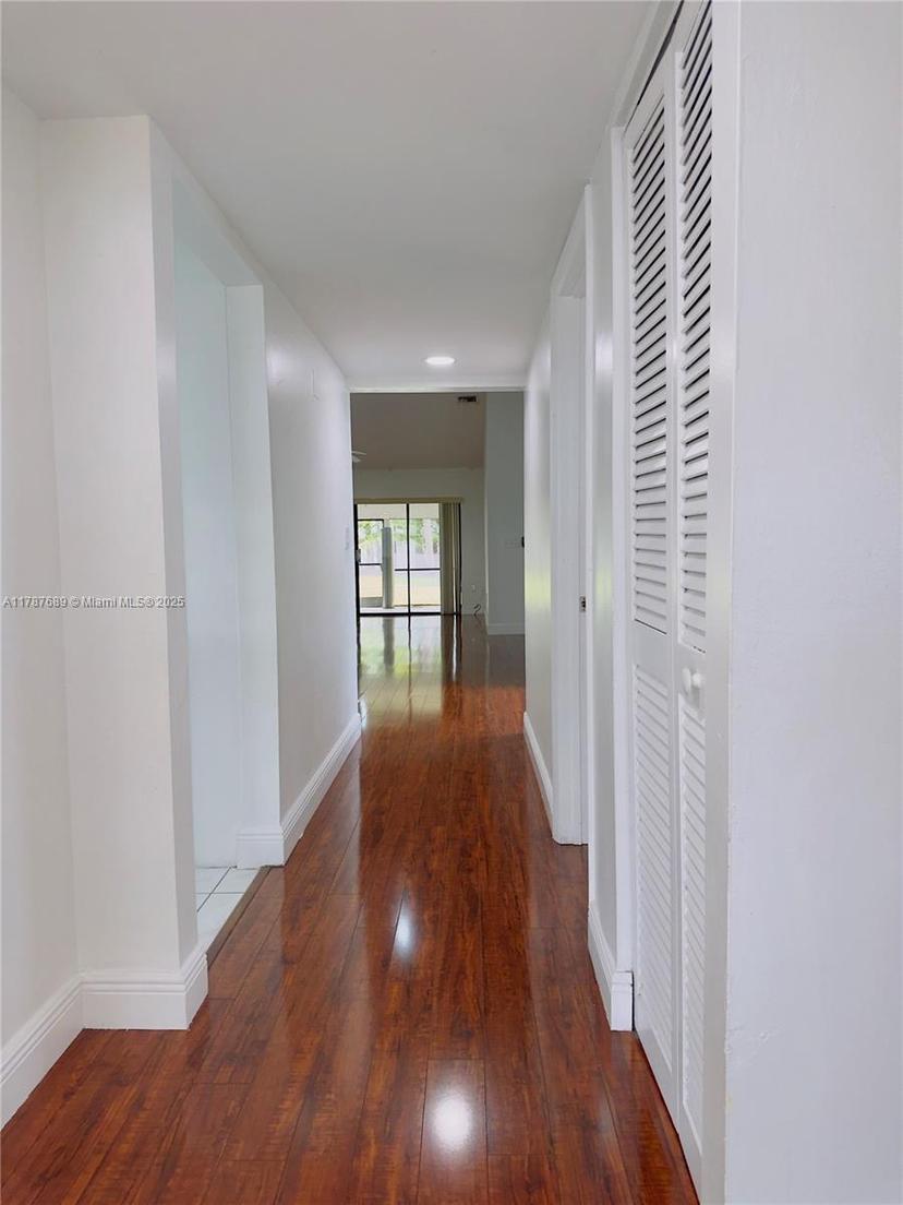 Picture of 343 Fairway Cir # 63, Weston FL 33326