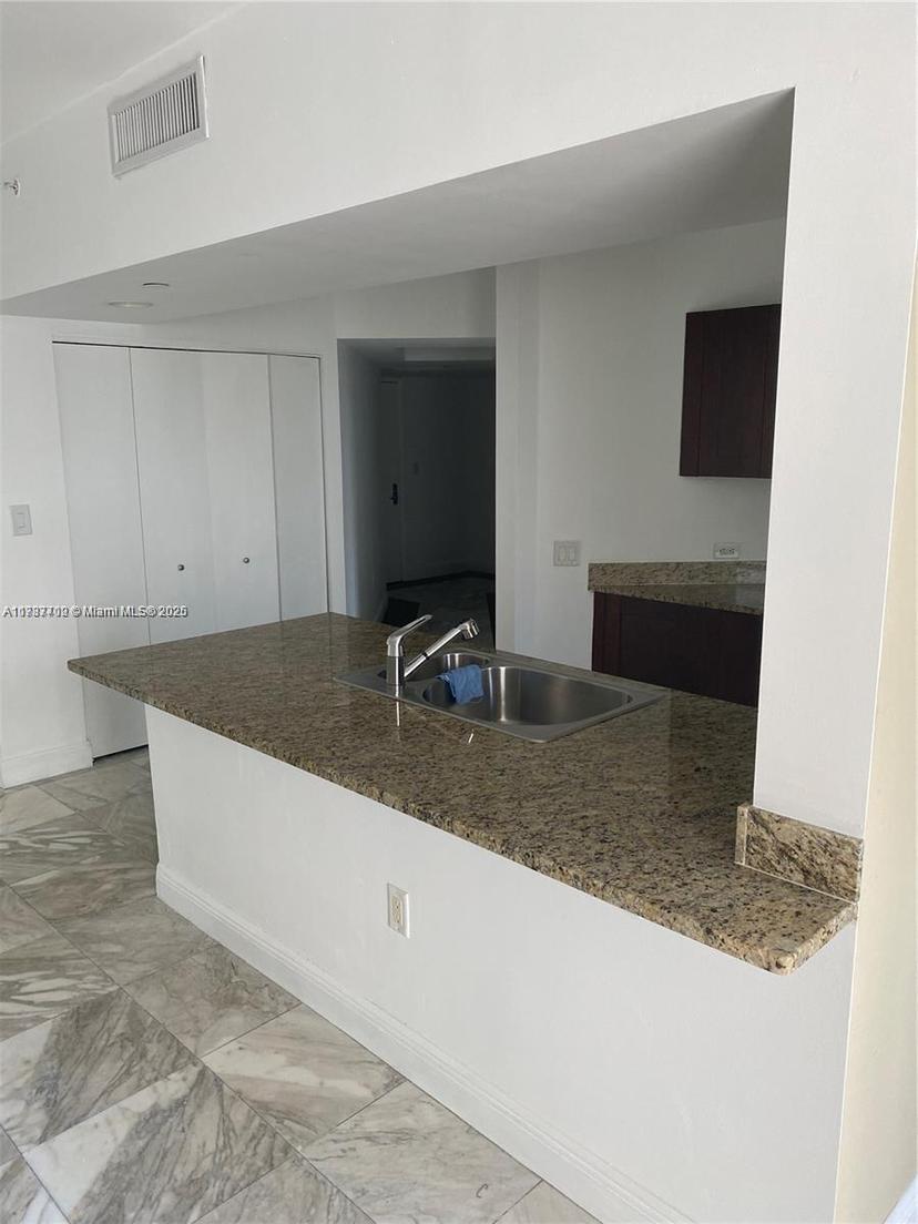 Picture of 19900 E Country Club Dr # 310, Aventura FL 33180