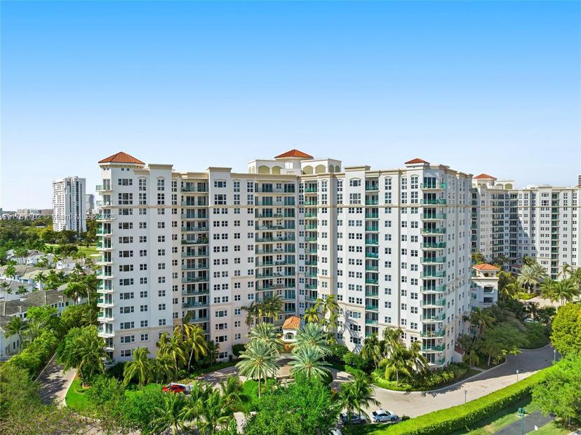 Picture of 19900 E Country Club Dr # 310, Aventura FL 33180