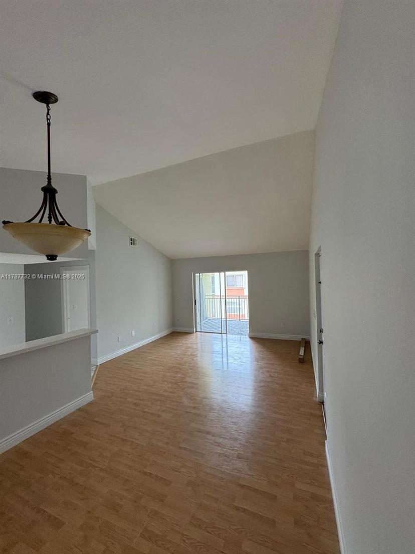 Picture of 18880 NW 57Th Ave # 306, Hialeah FL 33015