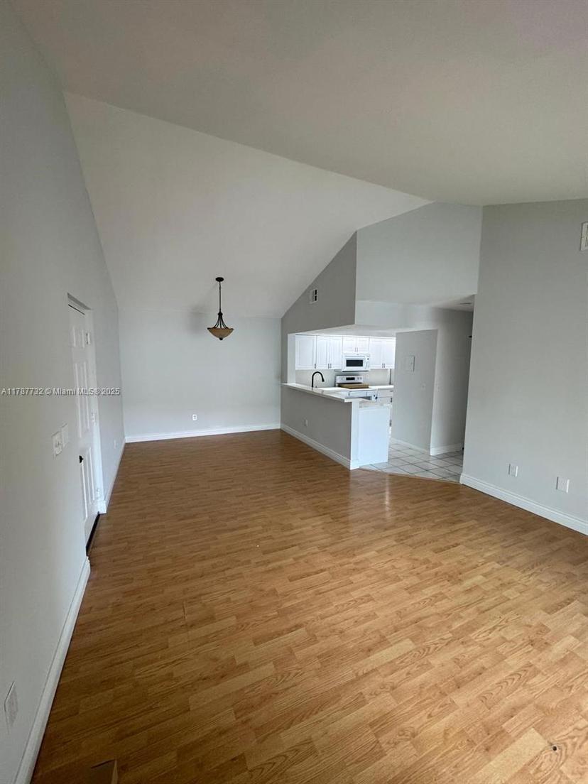 Picture of 18880 NW 57Th Ave # 306, Hialeah FL 33015