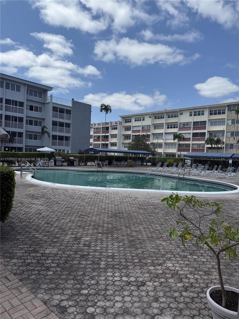 Picture of 410 SE 2Nd St # 122, Hallandale Beach FL 33009