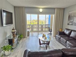 Picture of 4001 Hillcrest Dr # 1009, Hollywood, FL 33021