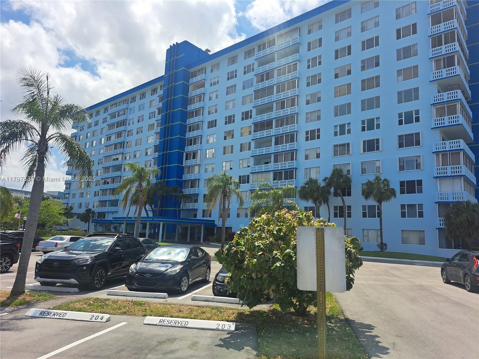 Picture of 4001 Hillcrest Dr # 1009, Hollywood, FL 33021