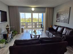 Picture of 4001 Hillcrest Dr # 1009, Hollywood, FL 33021