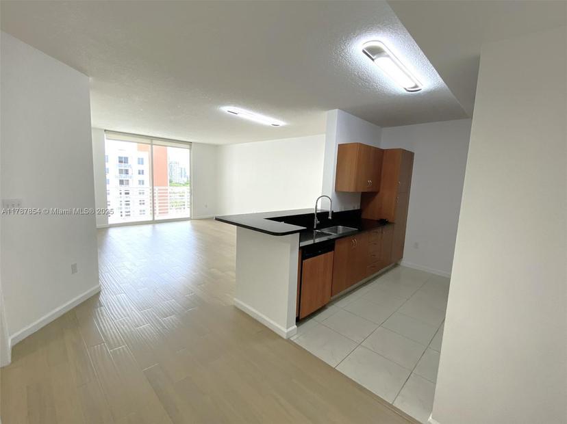 Picture of 18800 NE 29Th Ave # 1028, Aventura FL 33180