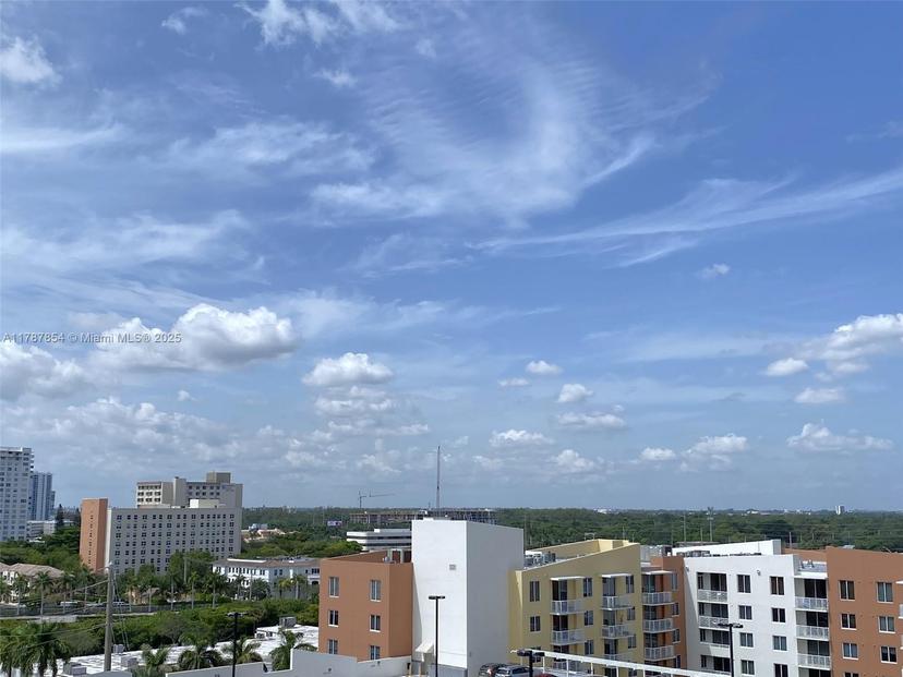 Picture of 18800 NE 29Th Ave # 1028, Aventura FL 33180