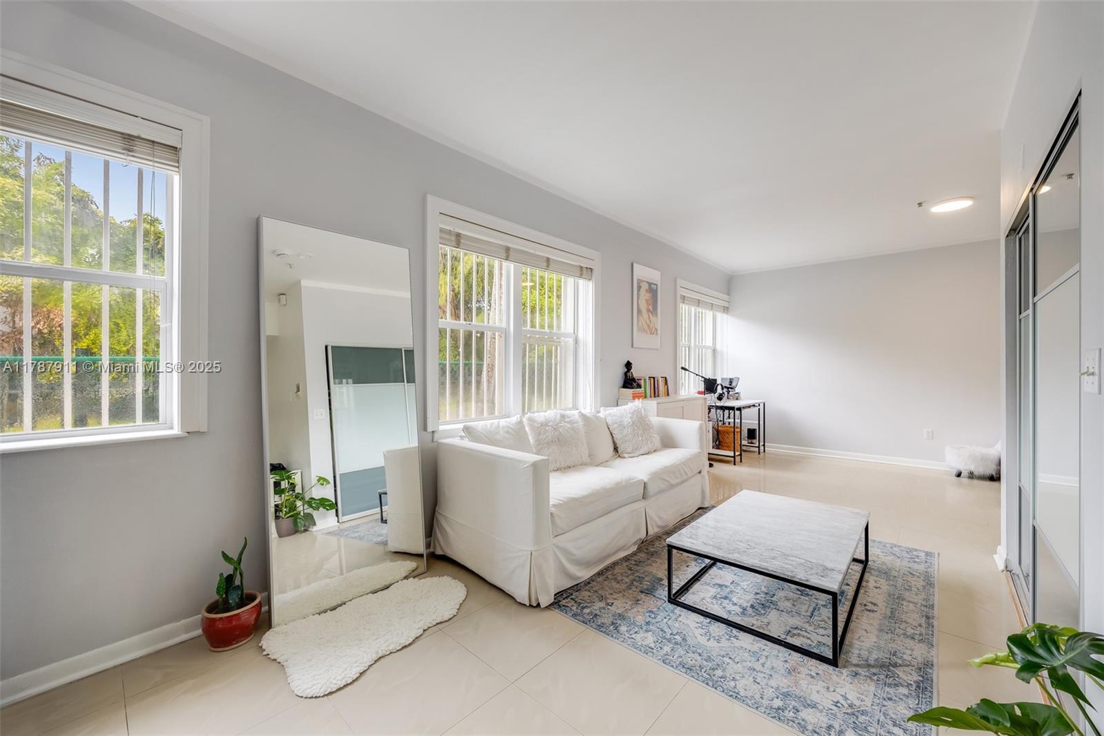 Picture of 1521 Lenox Ave # 107, Miami Beach, FL 33139