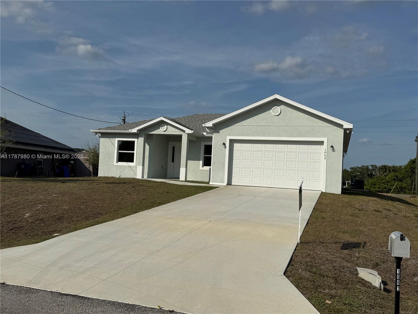 Picture of 1062 Jay Ct, La Belle, FL 33935