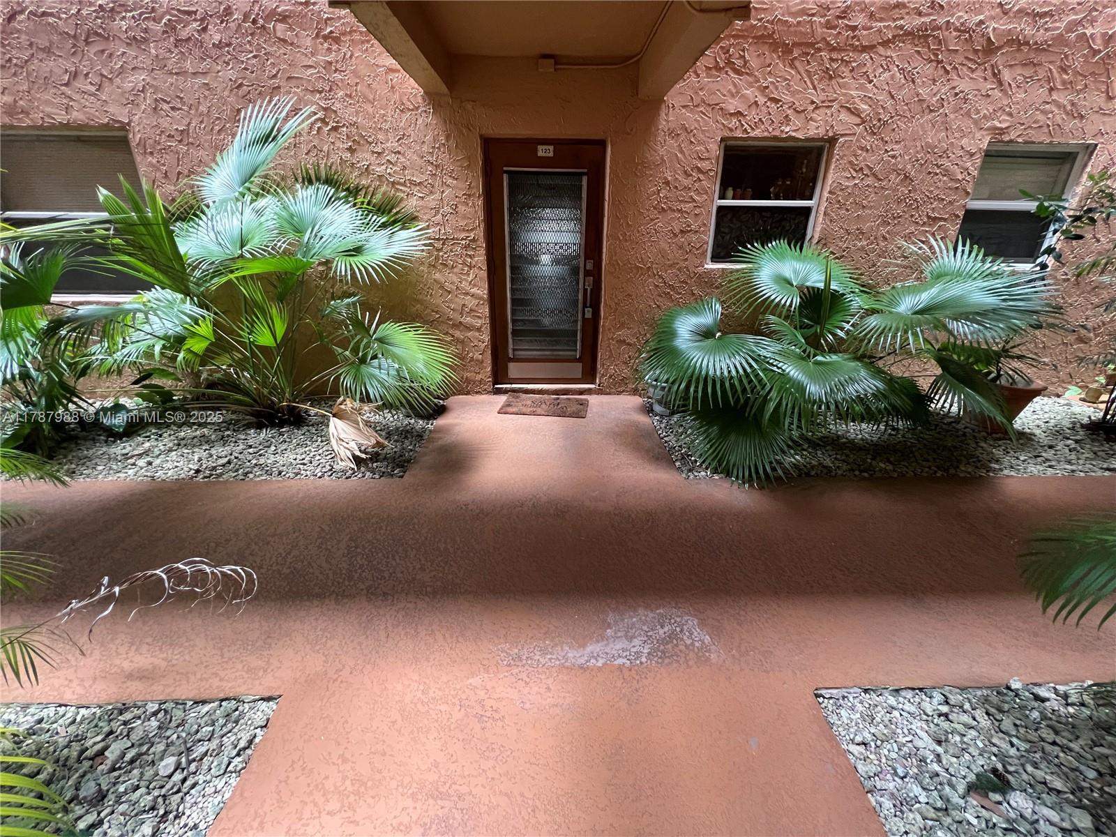 Picture of 3050 E Sunrise Lakes Dr # 123, Sunrise, FL 33322
