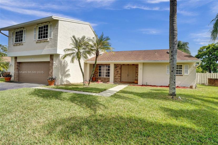 Picture of 640 Fairfax Ave, Davie FL 33325