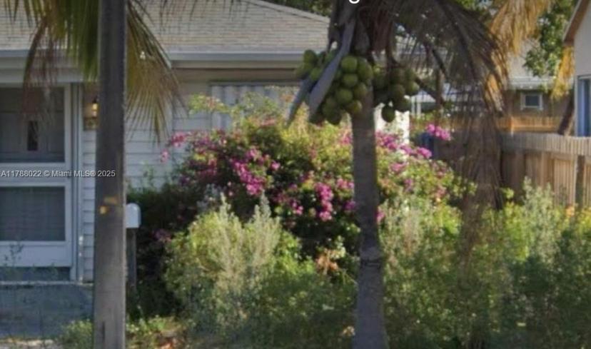 Picture of 425 Forest Hill Blvd, West Palm Beach FL 33405