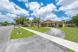 Picture of 702 SW 79Th Ave, North Lauderdale, FL 33068