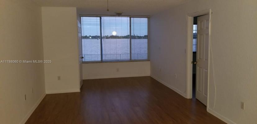 Picture of 2811 N Oakland Forest Dr # 105, Oakland Park FL 33309