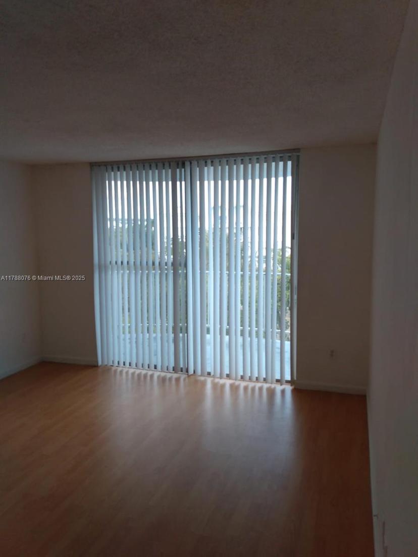 Picture of 494 NW 165Th St Rd # 102, Miami FL 33169