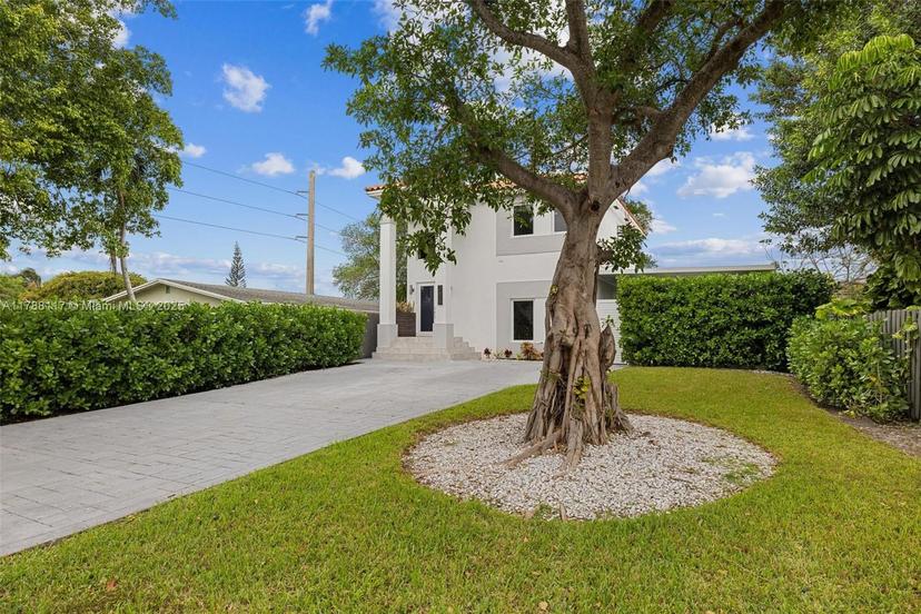 Picture of 2615 NE 213Th St, Miami FL 33180