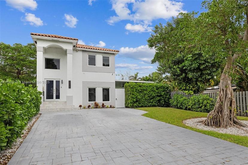 Picture of 2615 NE 213Th St, Miami FL 33180