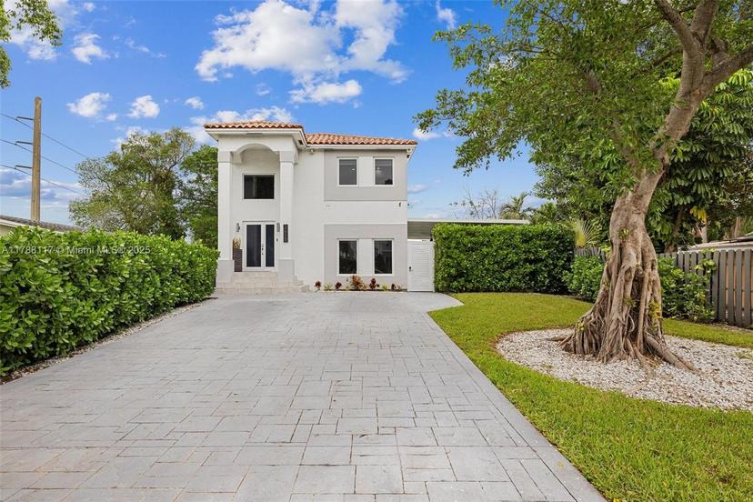Picture of 2615 NE 213Th St, Miami FL 33180