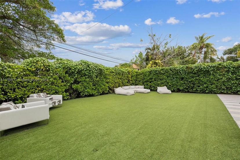 Picture of 2615 NE 213Th St, Miami FL 33180