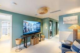 Picture of 1020 6Th St, Miami Beach, FL 33139