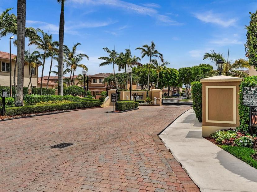 Picture of 4362 NW 112Th Ct, Doral FL 33178