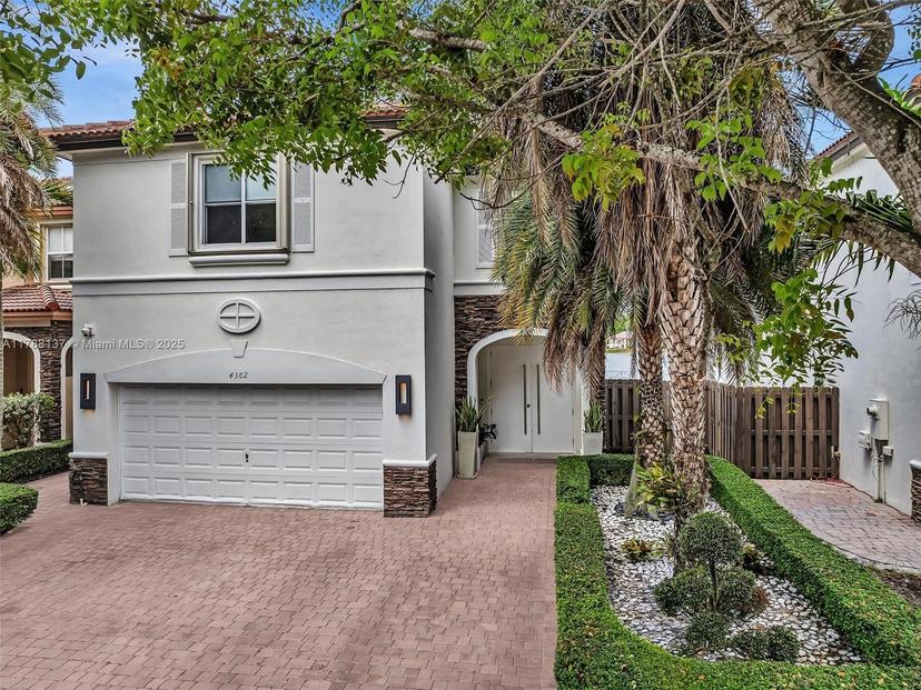 Picture of 4362 NW 112Th Ct, Doral FL 33178