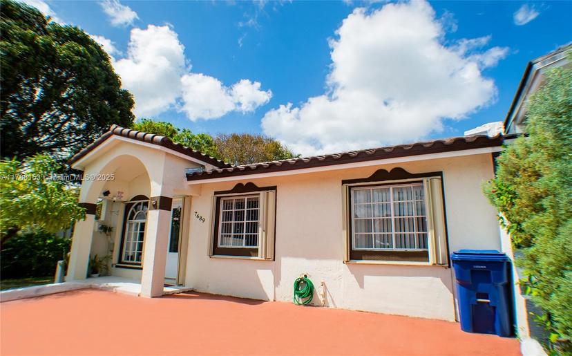 Picture of 7689 NW 180Th Ter, Hialeah FL 33015