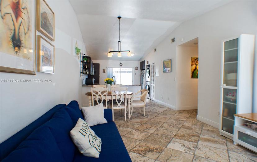 Picture of 7689 NW 180Th Ter, Hialeah FL 33015