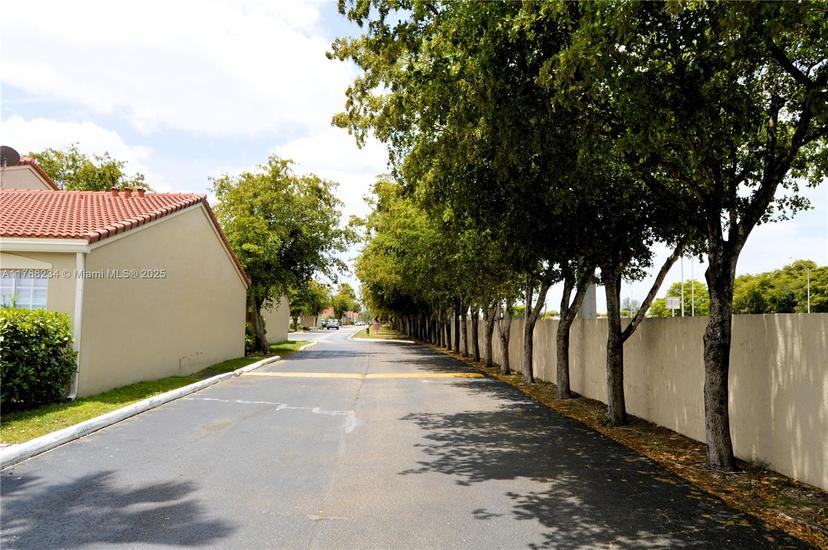 Picture of 6804 NW 166Th Ter # 603, Miami Lakes FL 33014