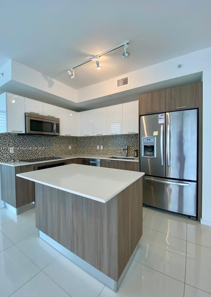Picture of 5300 Paseo Blvd # 1001, Doral FL 33166