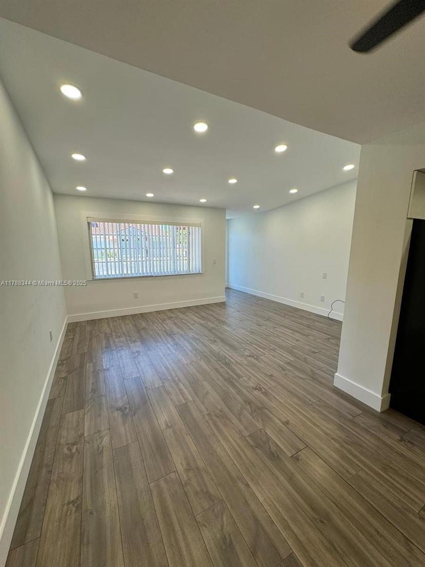 Picture of 6702 NW 166Th Ter # 202, Miami Lakes FL 33014