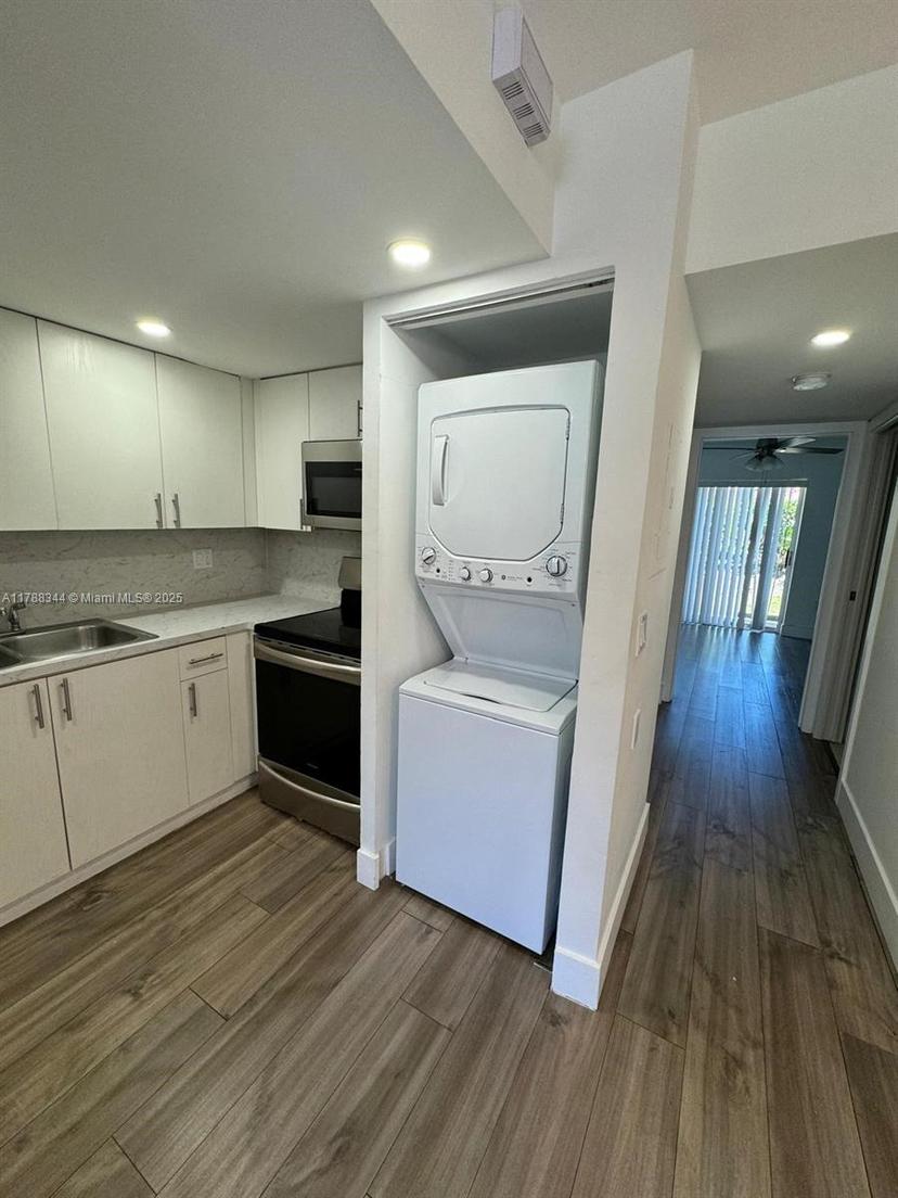 Picture of 6702 NW 166Th Ter # 202, Miami Lakes FL 33014