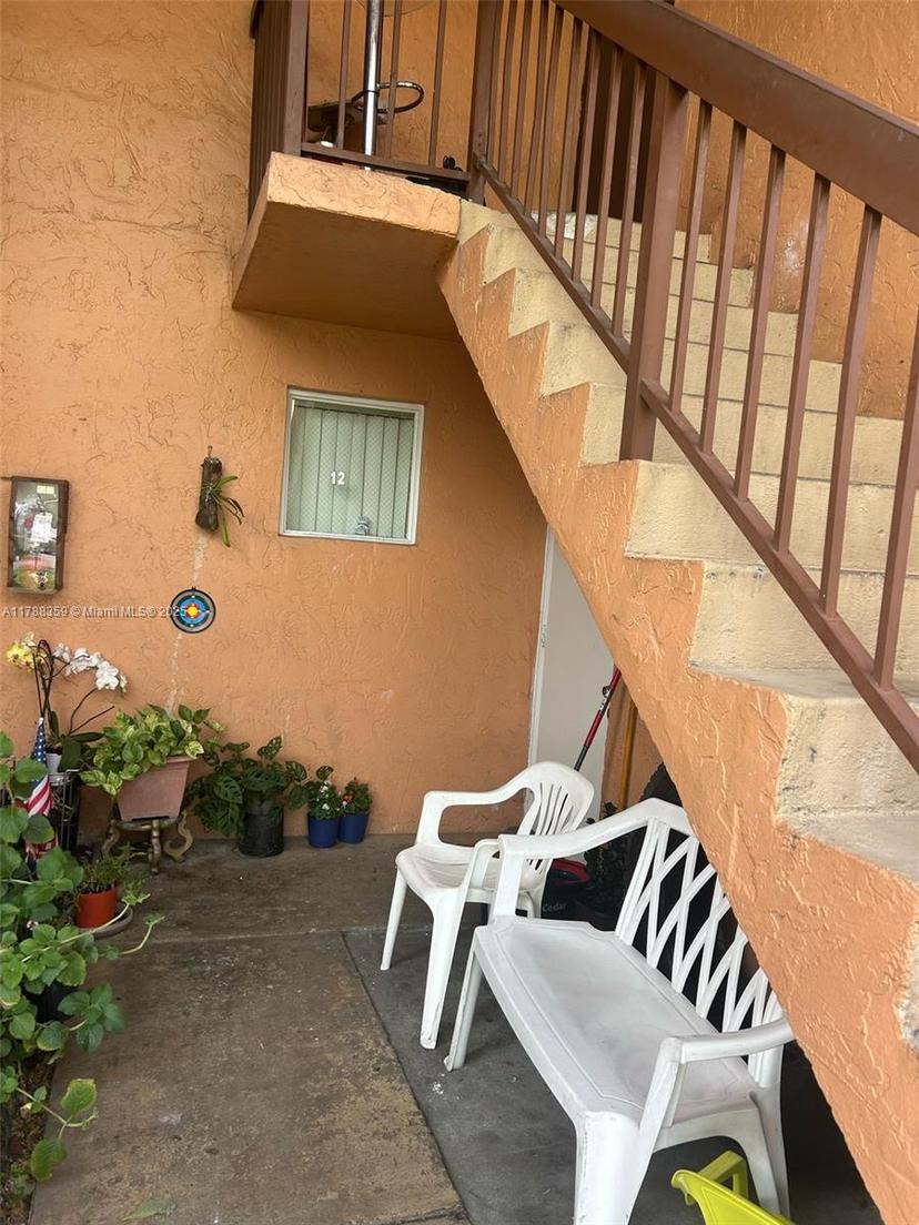 Picture of 2480 W 67Th Pl # 12, Hialeah FL 33016