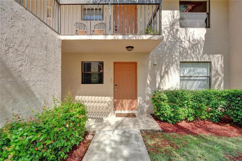 Picture of 15705 W Waterside Cir # 104, Sunrise FL 33326