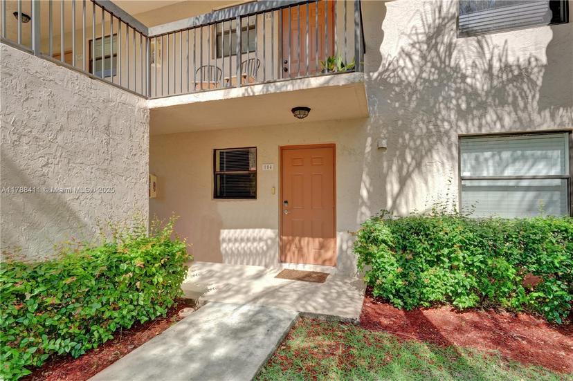 Picture of 15705 W Waterside Cir # 104, Sunrise FL 33326