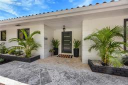 Picture of 2325 Alhambra Cir, Coral Gables, FL 33134
