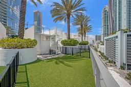 Picture of 851 NE 1St Ave, Miami, FL 33132