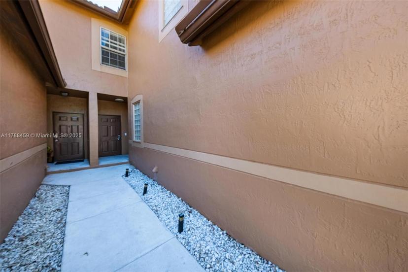 Picture of 1524 Coronado Rd # 35, Weston FL 33327