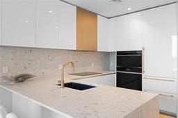 Picture of 2678 Tigertail Ave # 615, Miami, FL 33133