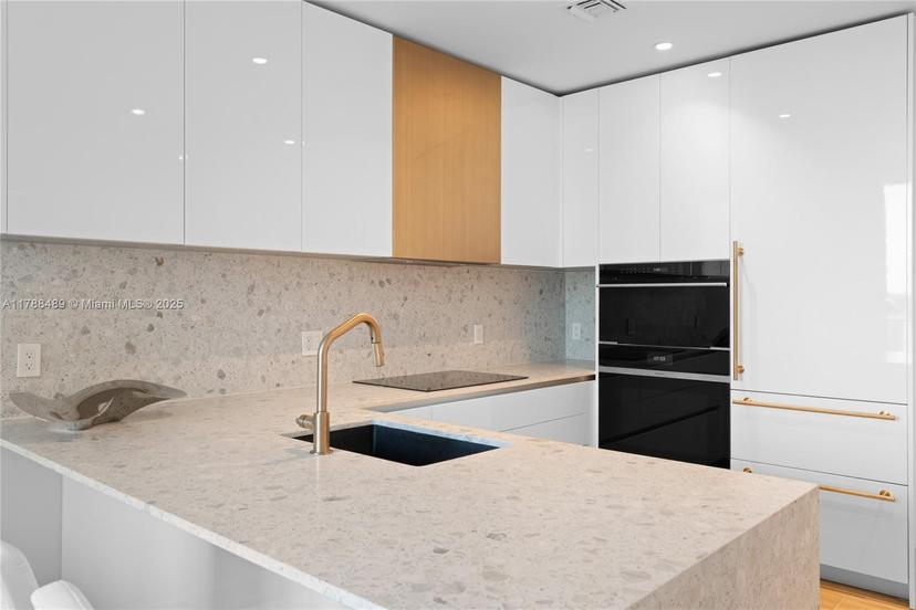 Picture of 2678 Tigertail Ave # 615, Miami FL 33133
