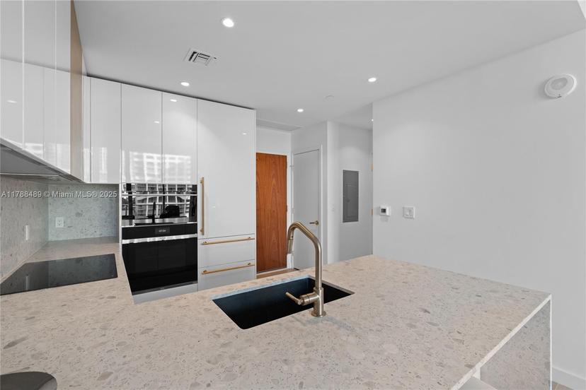 Picture of 2678 Tigertail Ave # 615, Miami FL 33133